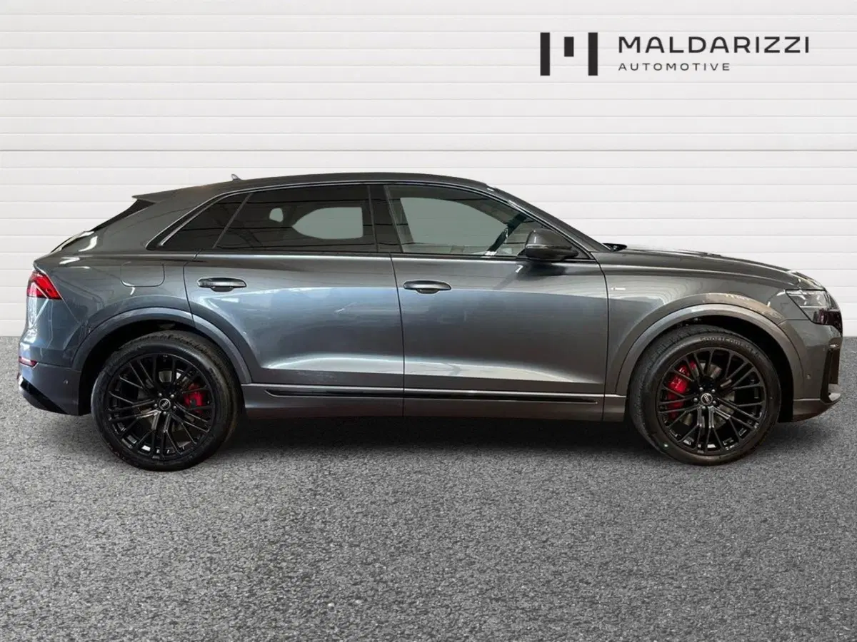 Audi Q8 nuova a Bari (5)