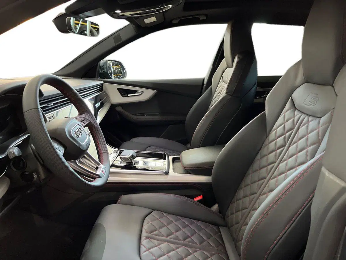 Audi Q8 nuova a Bari (7)