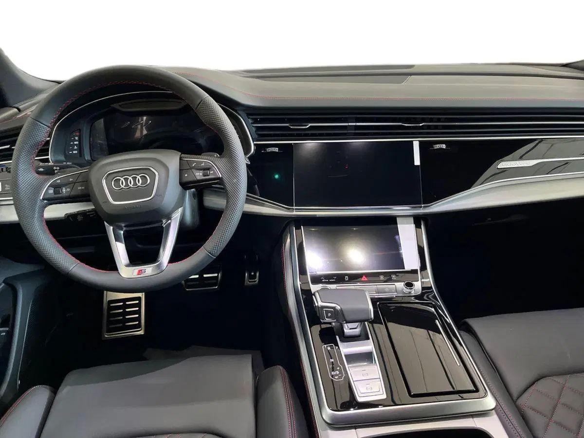 Audi Q8 nuova a Bari (8)