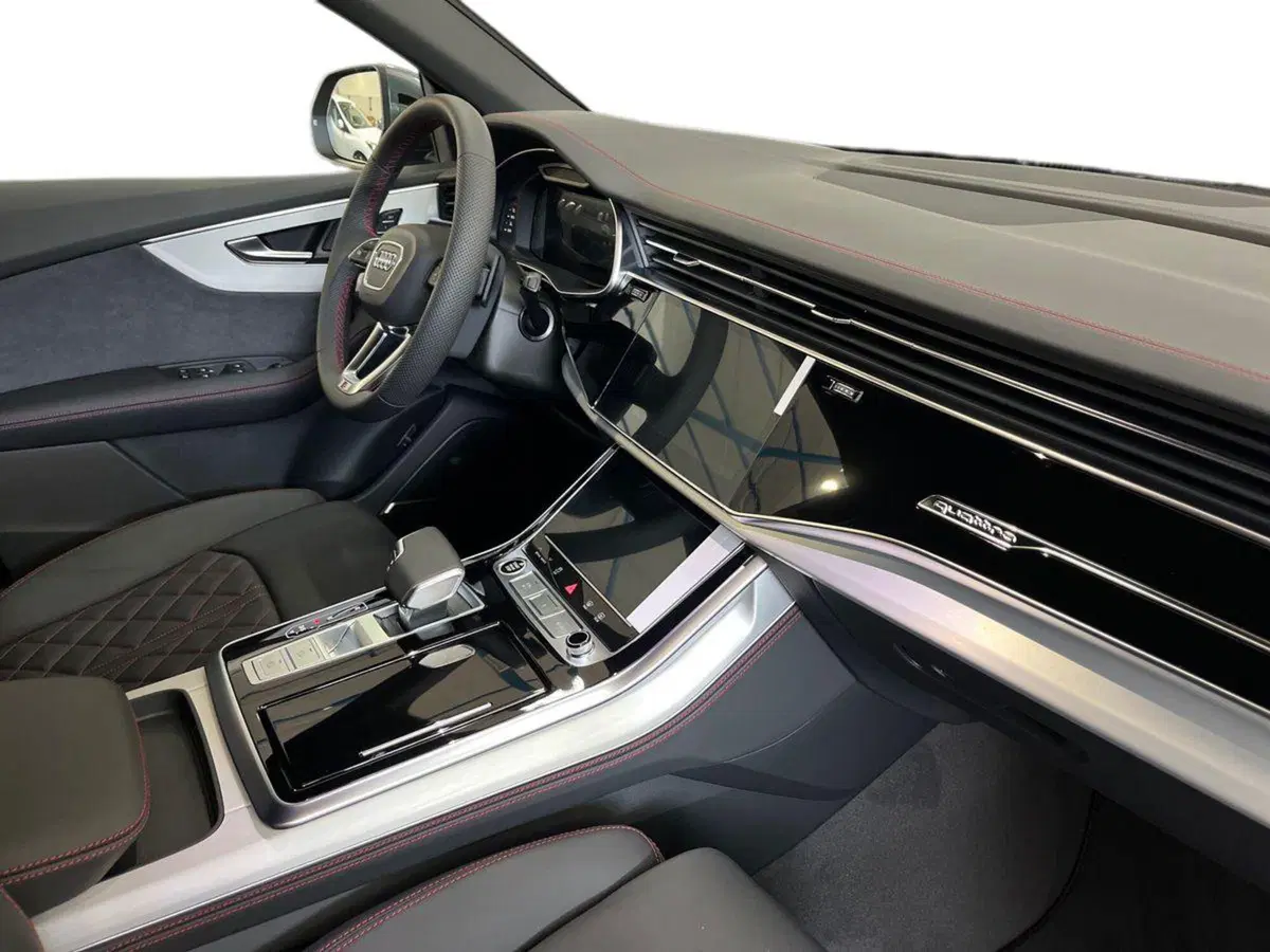 Audi Q8 nuova a Bari (9)