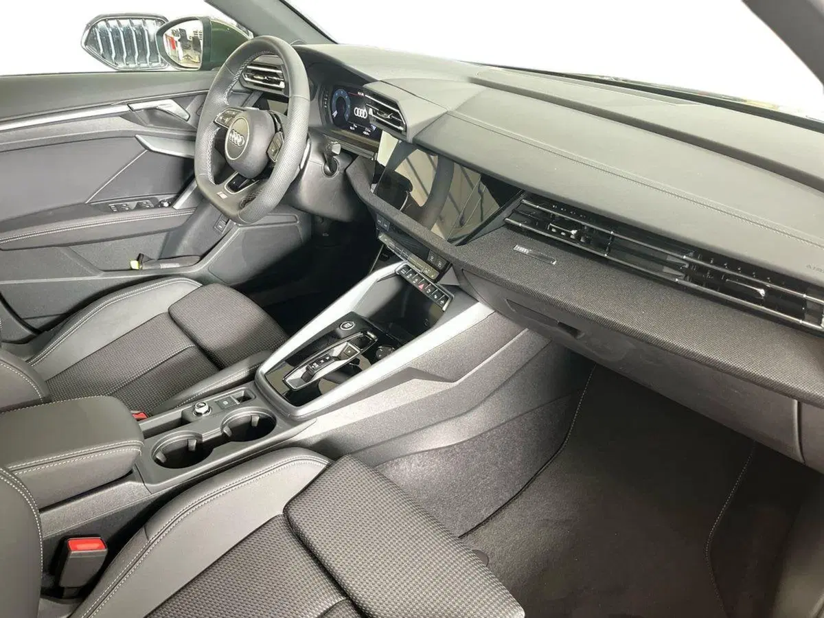 Audi A3 allstreet nuova a Bari (9)