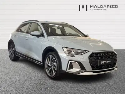 Audi A3 allstreet 2.0 tdi Identity Contrast 150cv s-tronic nuova a Bari