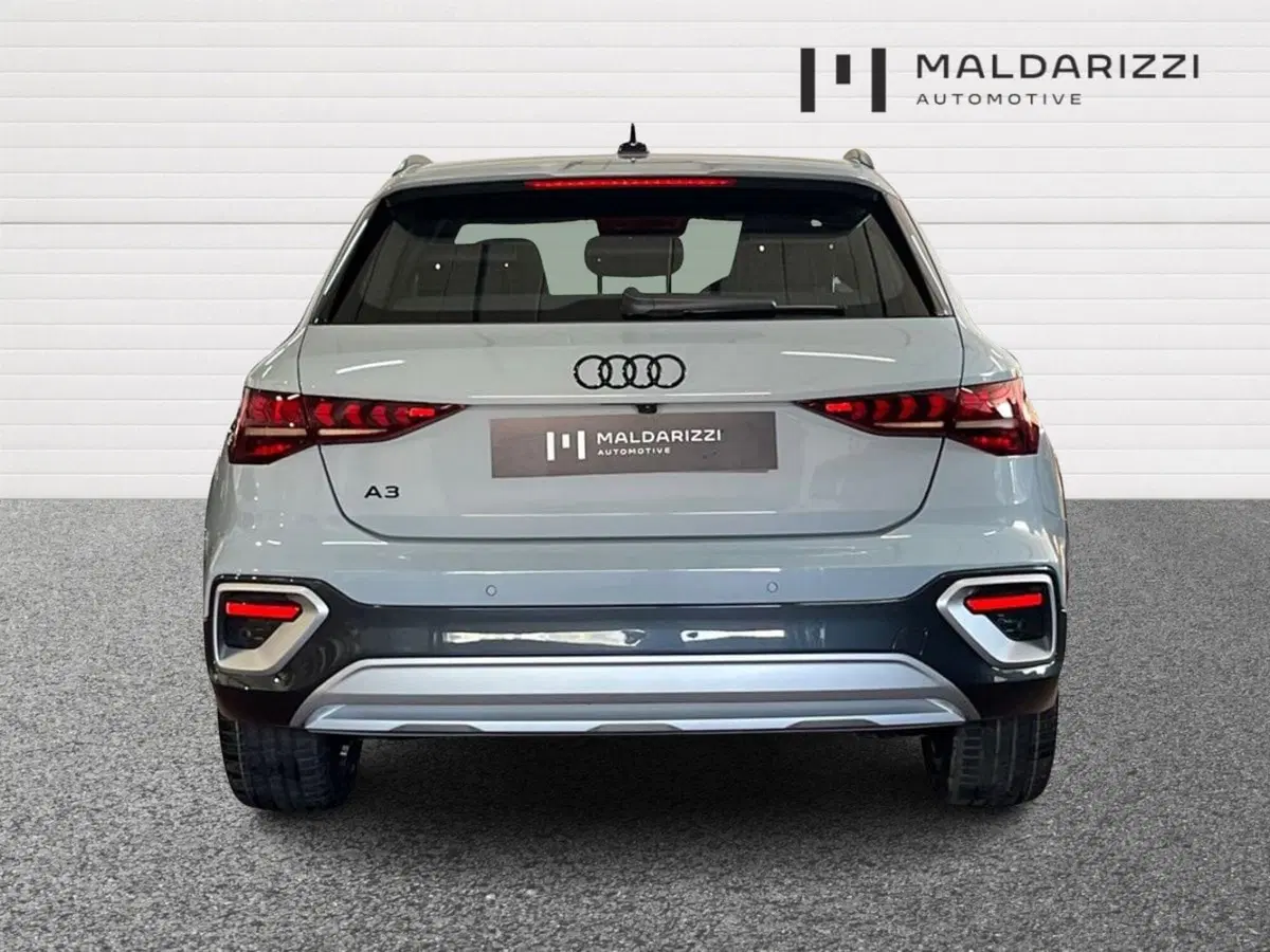 Audi A3 allstreet nuova a Bari (3)