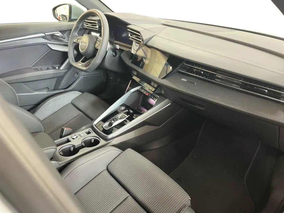 Audi A3 allstreet nuova a Bari (9)