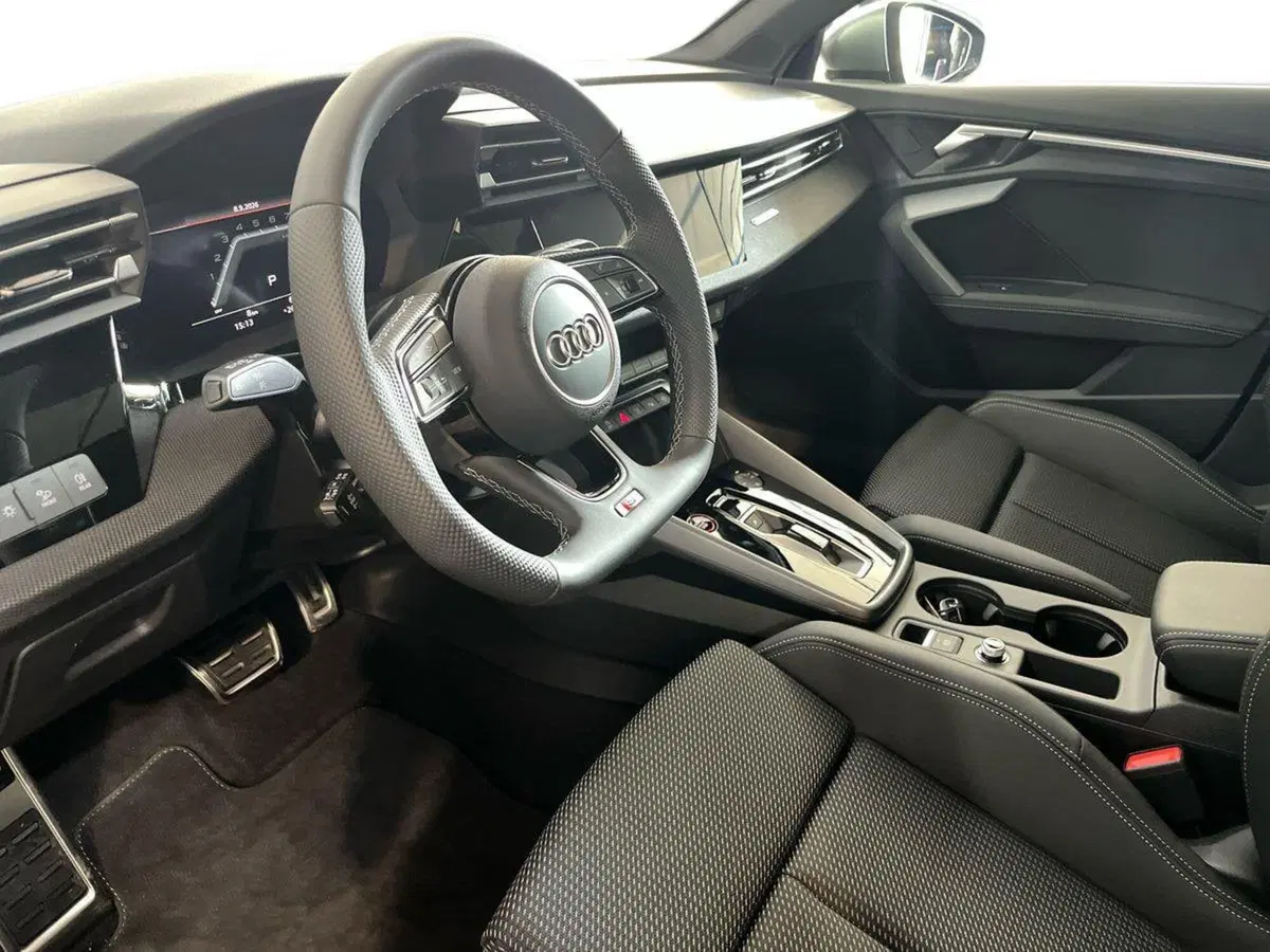 Audi A3 Sportback nuova a Bari (7)
