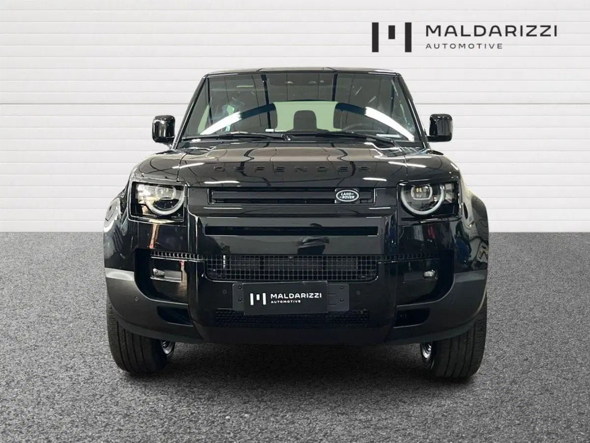 Land Rover Defender nuova a Bari (2)