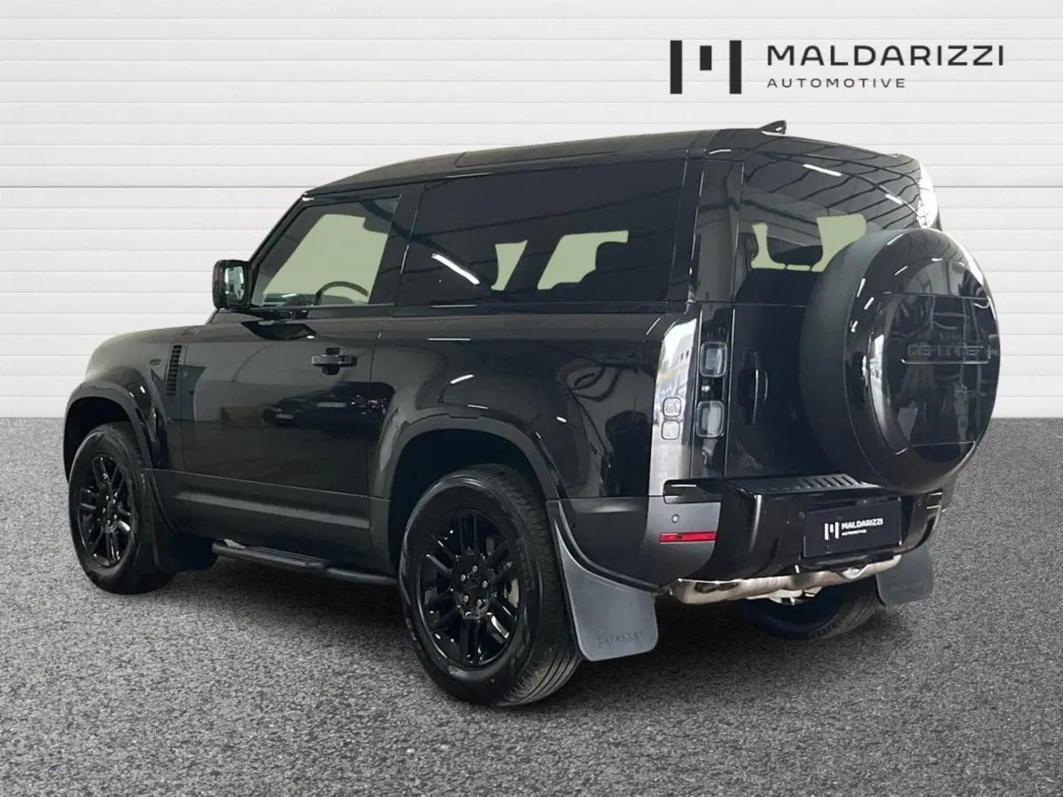 Land Rover Defender nuova a Bari (4)
