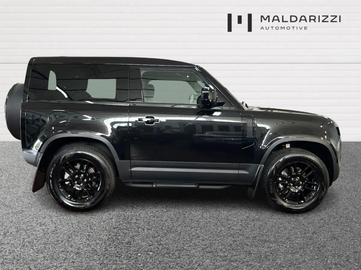 Land Rover Defender nuova a Bari (5)