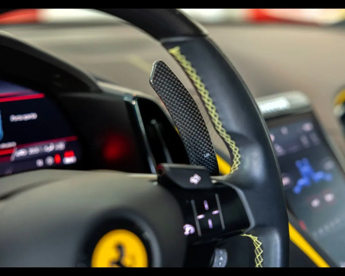 Ferrari Roma Spider usata a Padova (15)