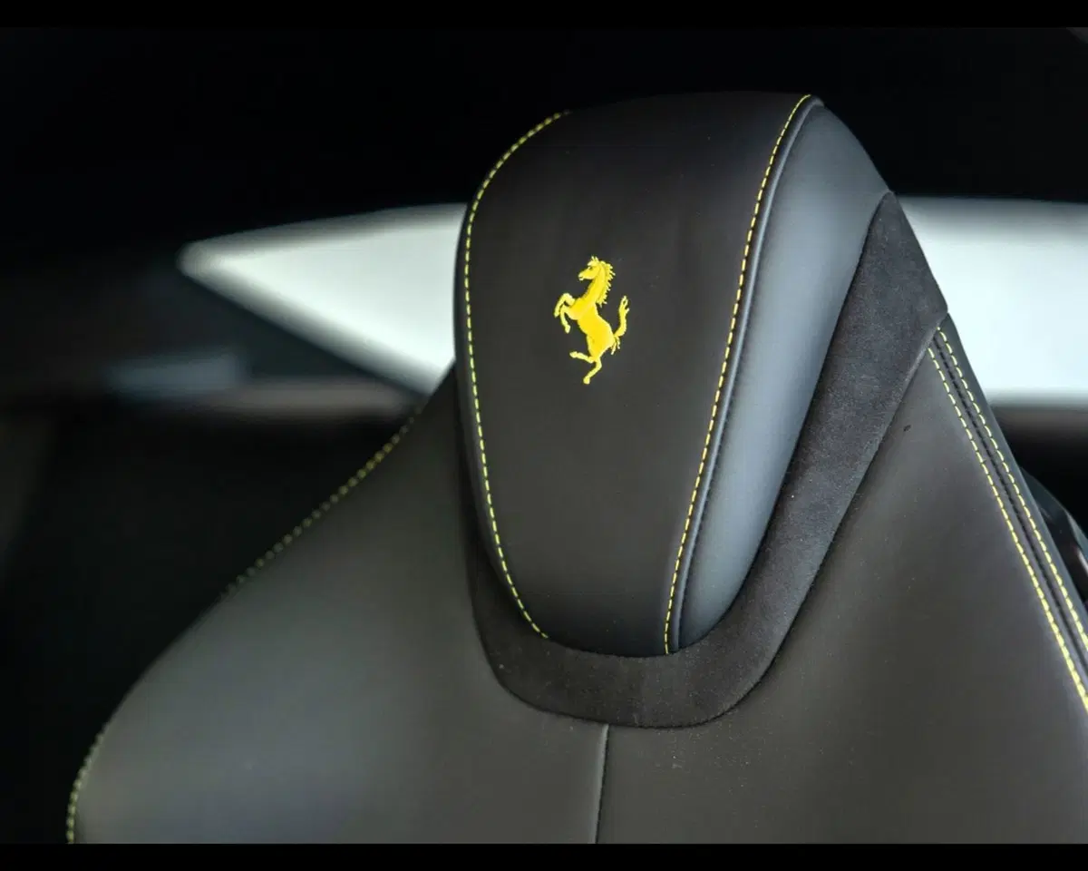 Ferrari Roma Spider usata a Padova (18)