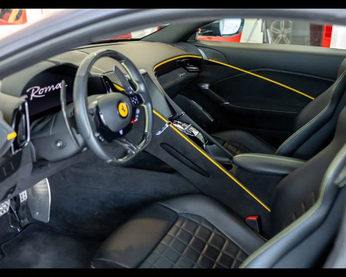 Ferrari Roma Spider usata a Padova (5)