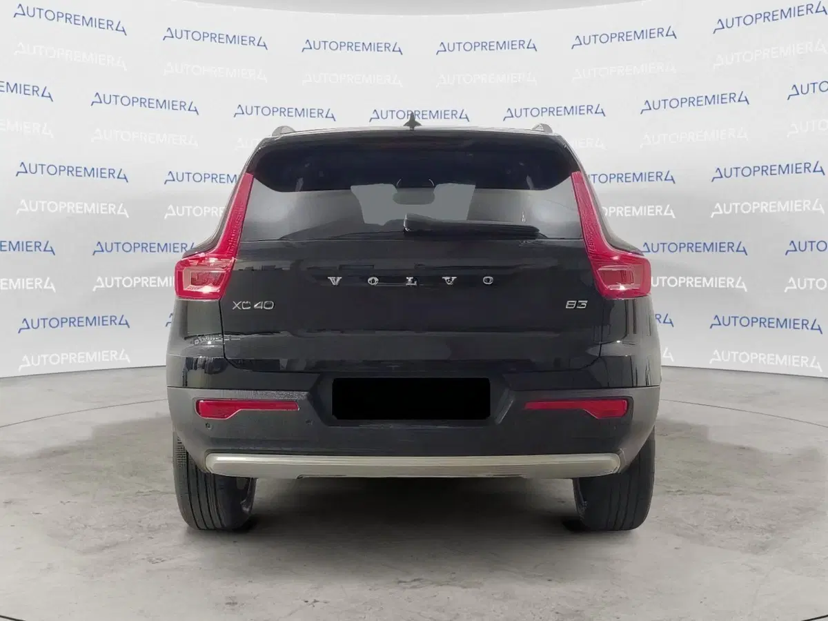 Volvo XC40 nuova a Como (4)