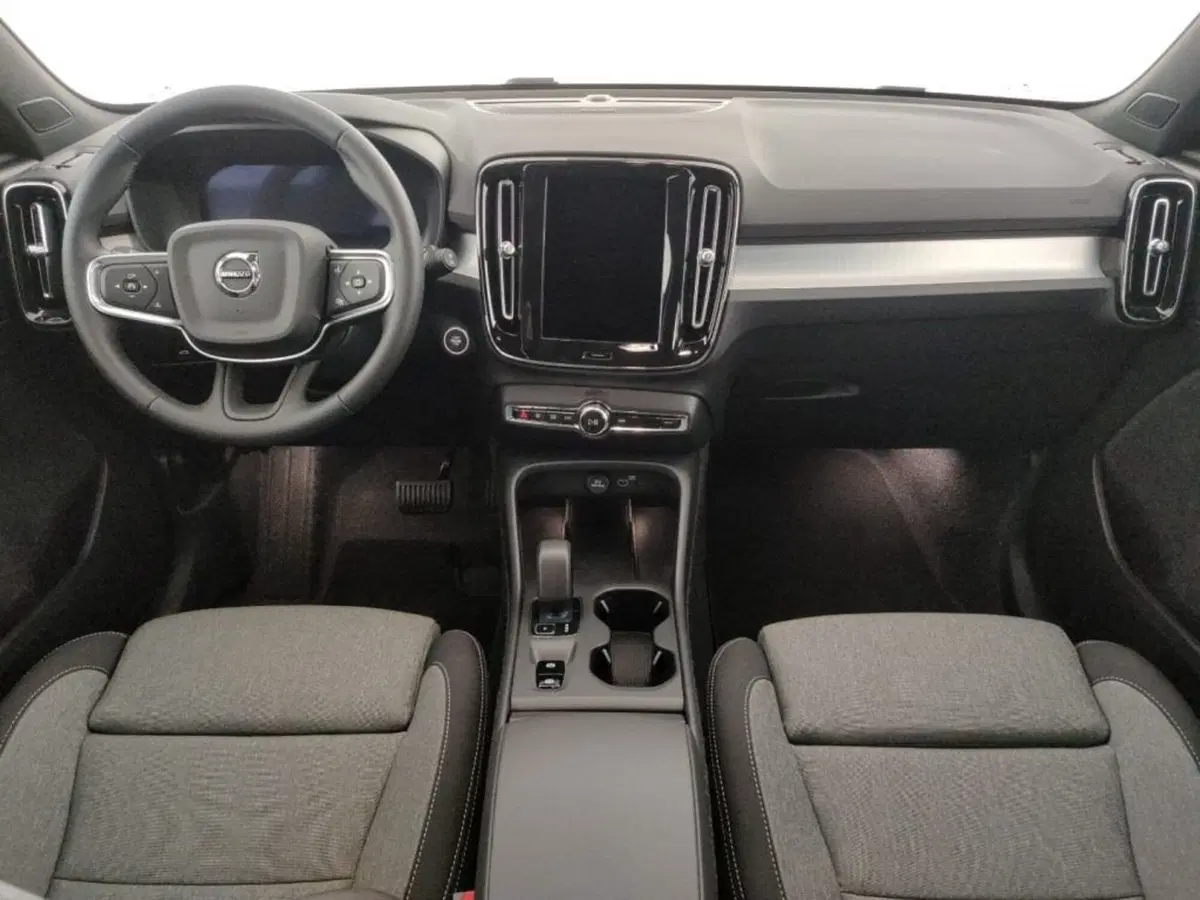 Volvo XC40 nuova a Como (10)