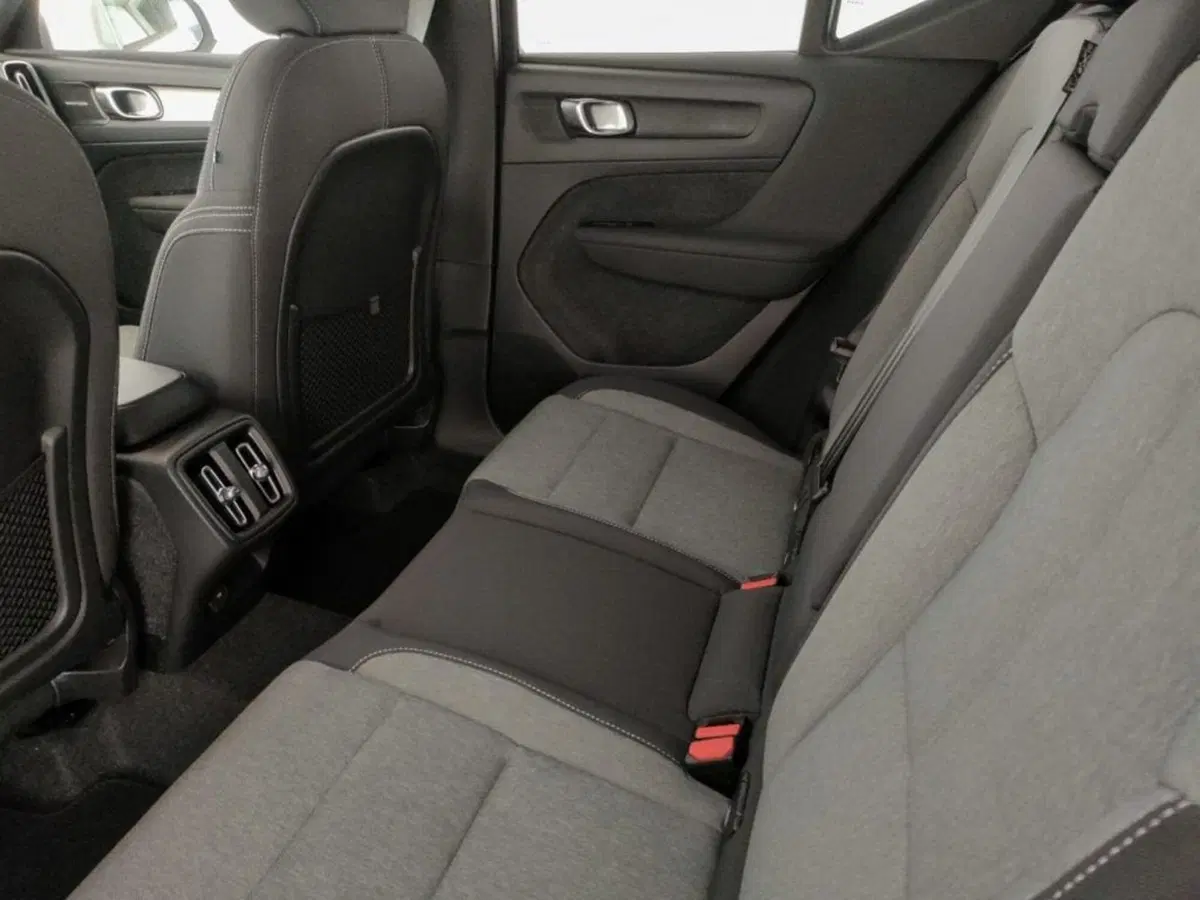 Volvo XC40 nuova a Como (11)