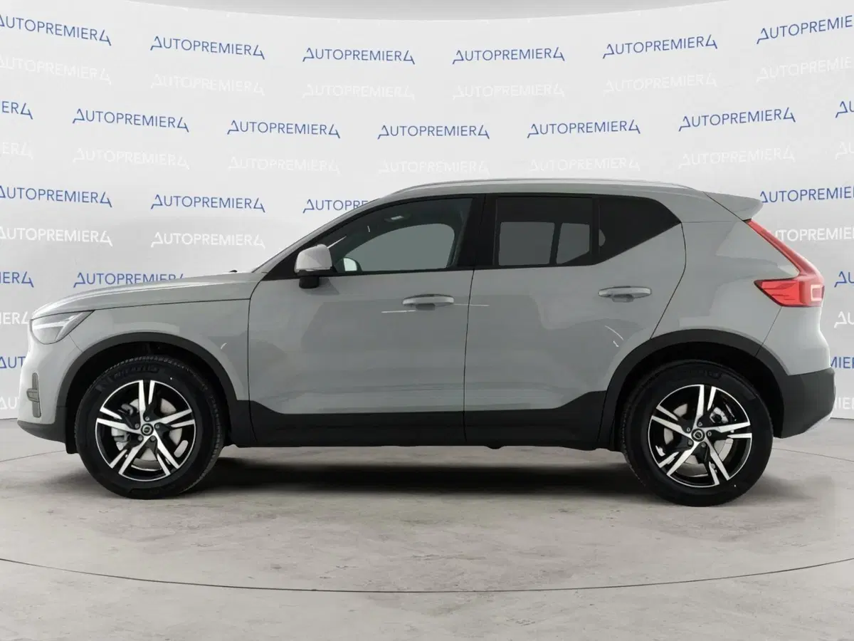 Volvo XC40 nuova a Como (2)