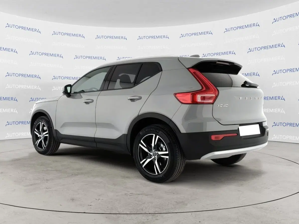 Volvo XC40 nuova a Como (3)