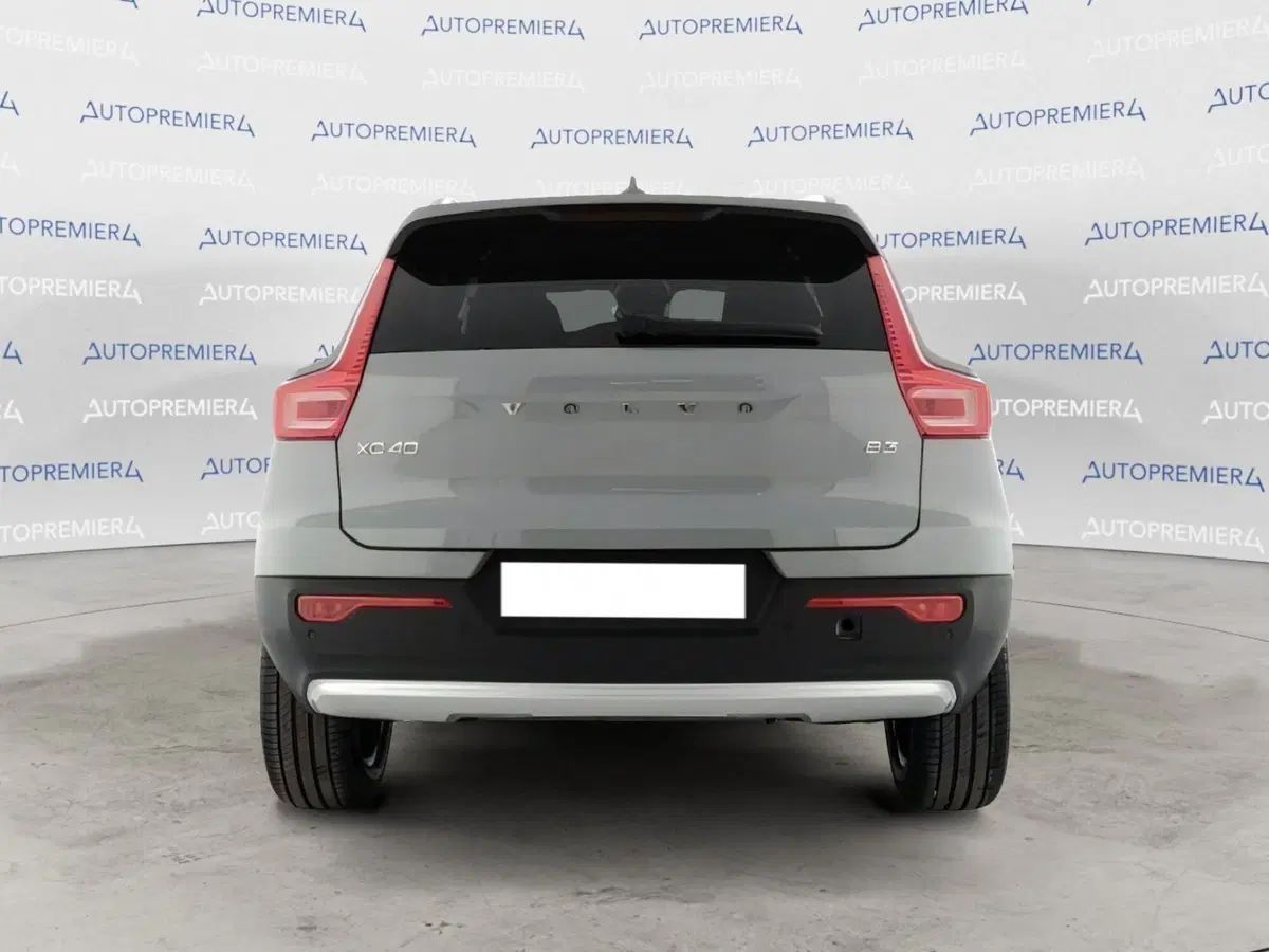 Volvo XC40 nuova a Como (4)