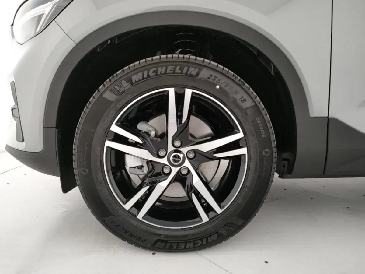 Volvo XC40 nuova a Como (9)
