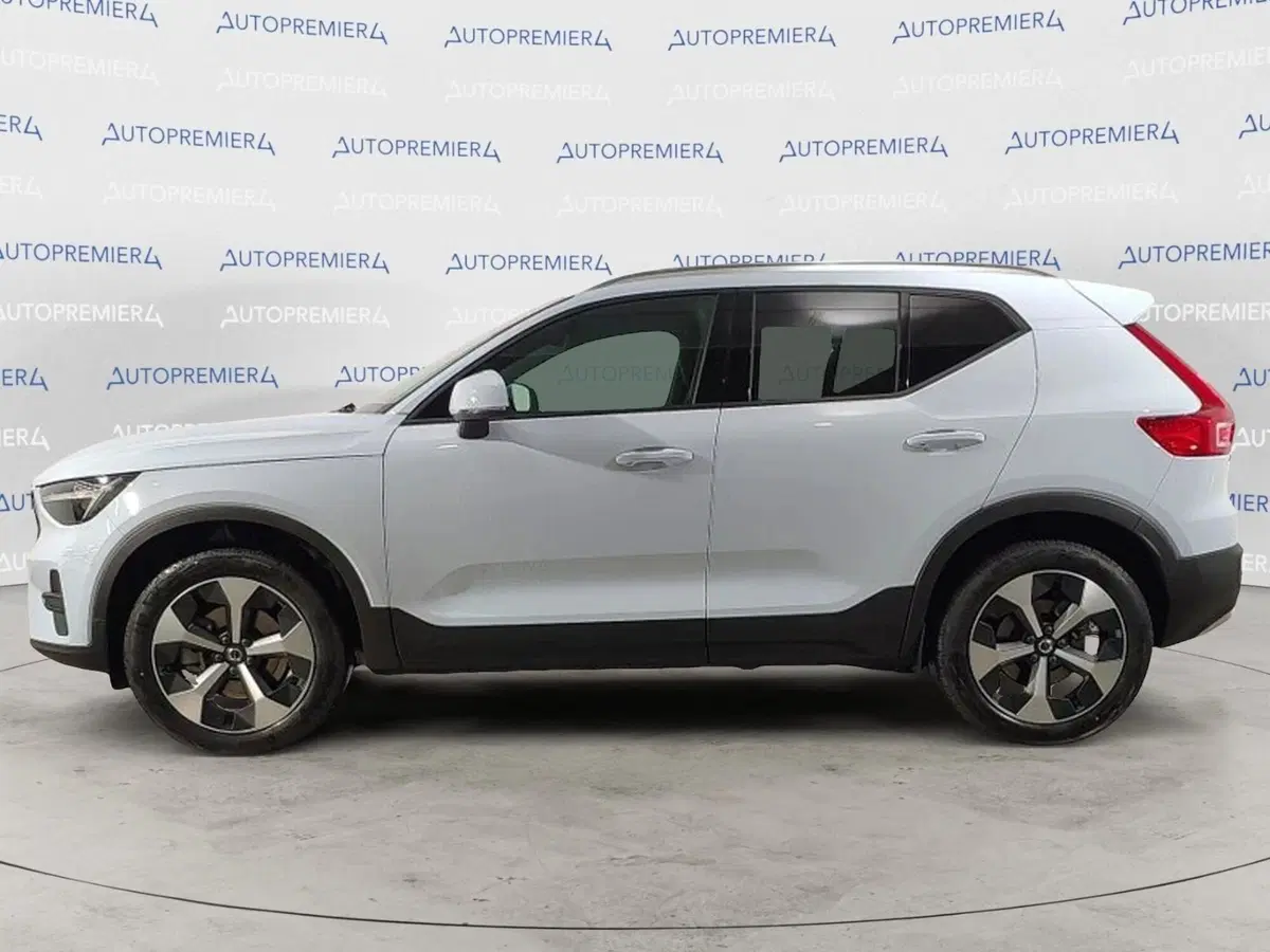 Volvo XC40 nuova a Como (4)