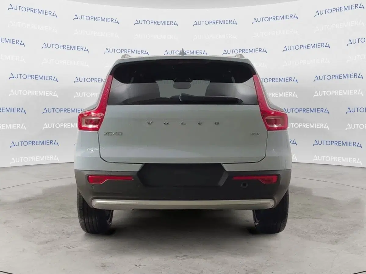 Volvo XC40 nuova a Como (5)