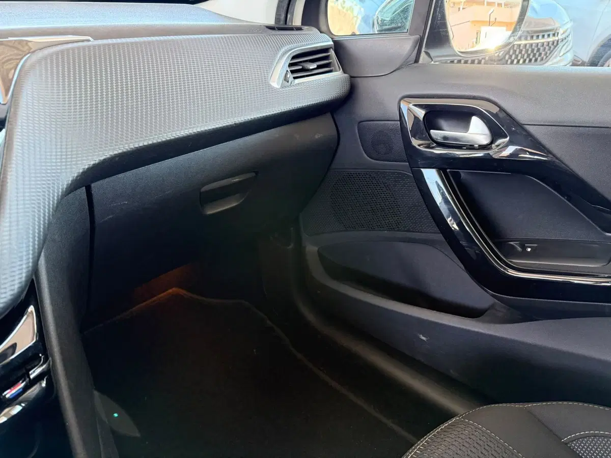 Peugeot 208 usata a Brescia (20)