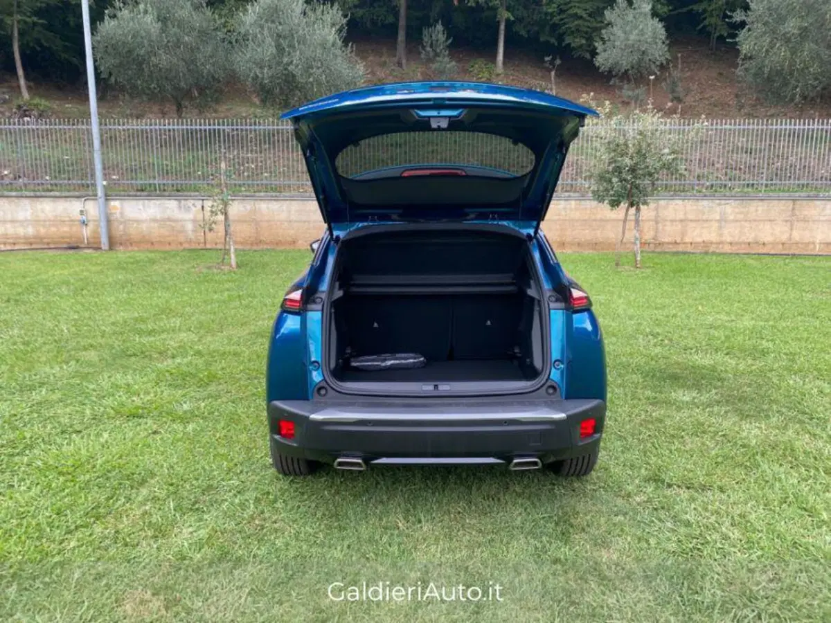 Peugeot 2008 nuova a Salerno (12)