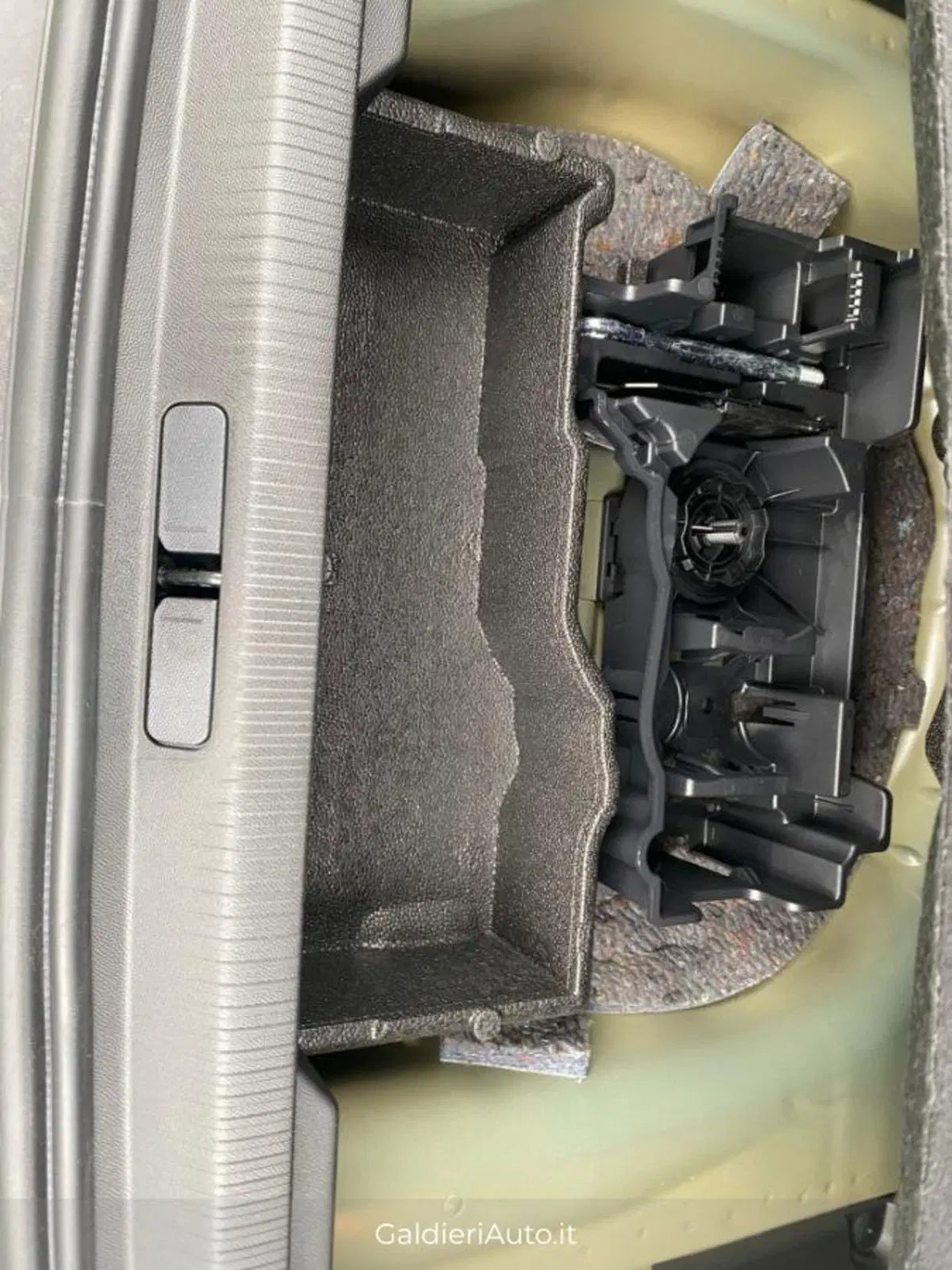 Peugeot 2008 nuova a Salerno (13)