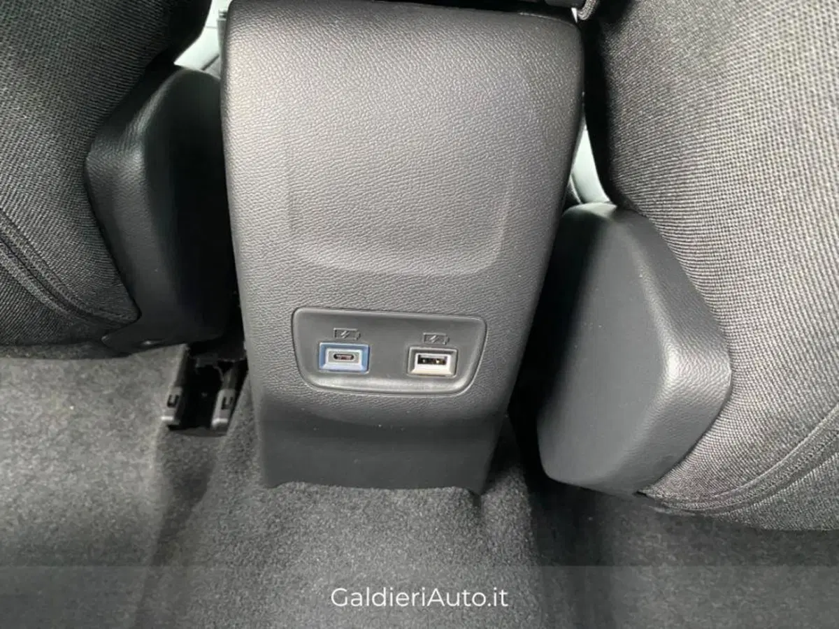 Peugeot 2008 nuova a Salerno (16)