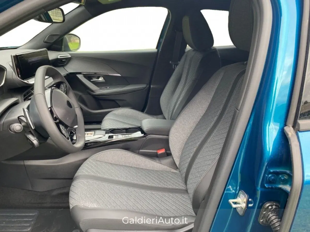 Peugeot 2008 nuova a Salerno (6)