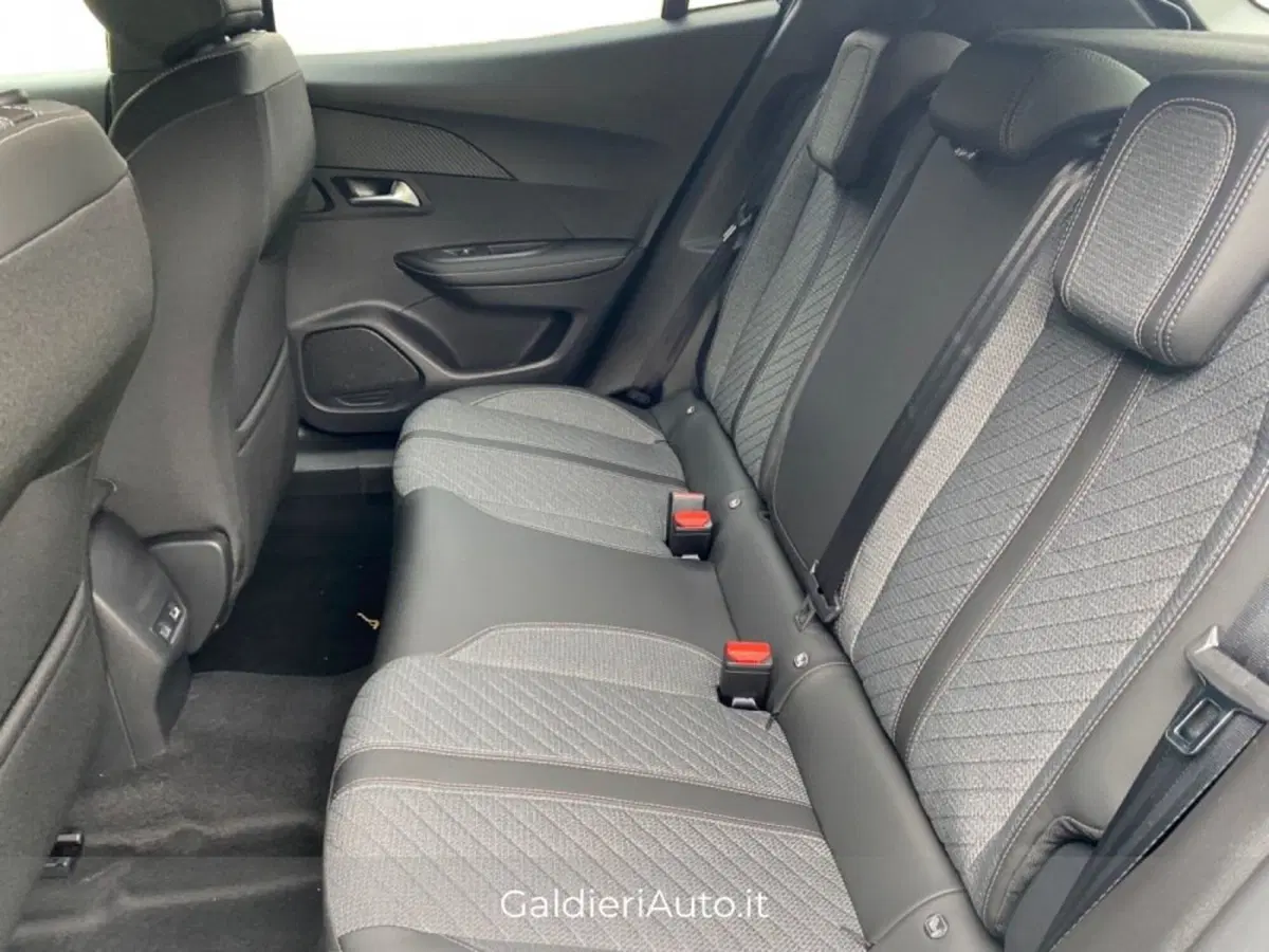 Peugeot 2008 nuova a Salerno (7)