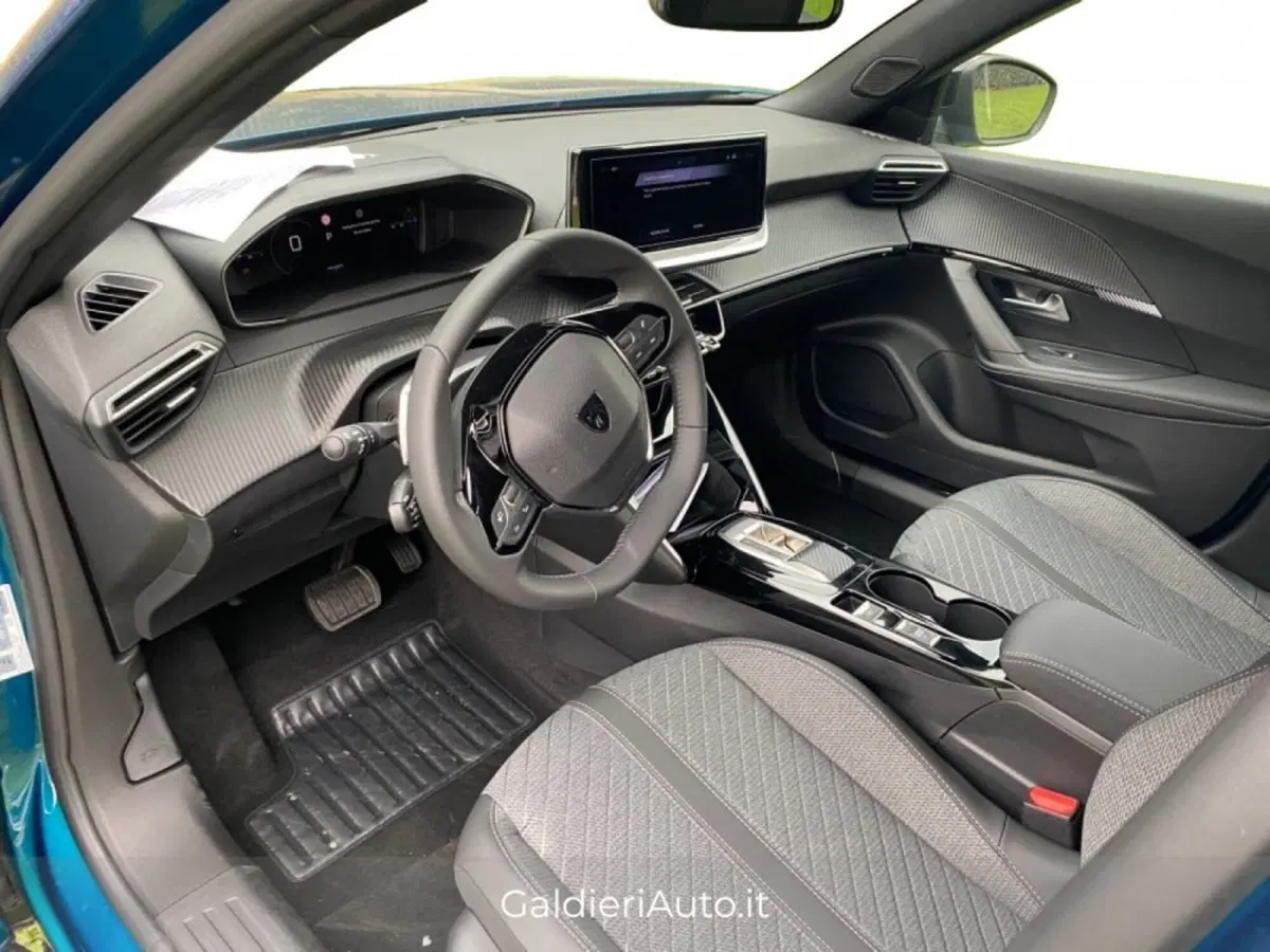 Peugeot 2008 nuova a Salerno (8)