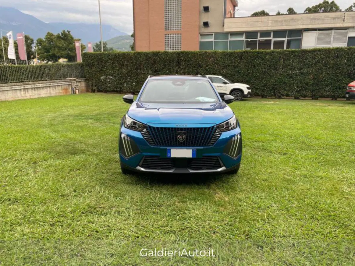 Peugeot 2008 nuova a Salerno (9)