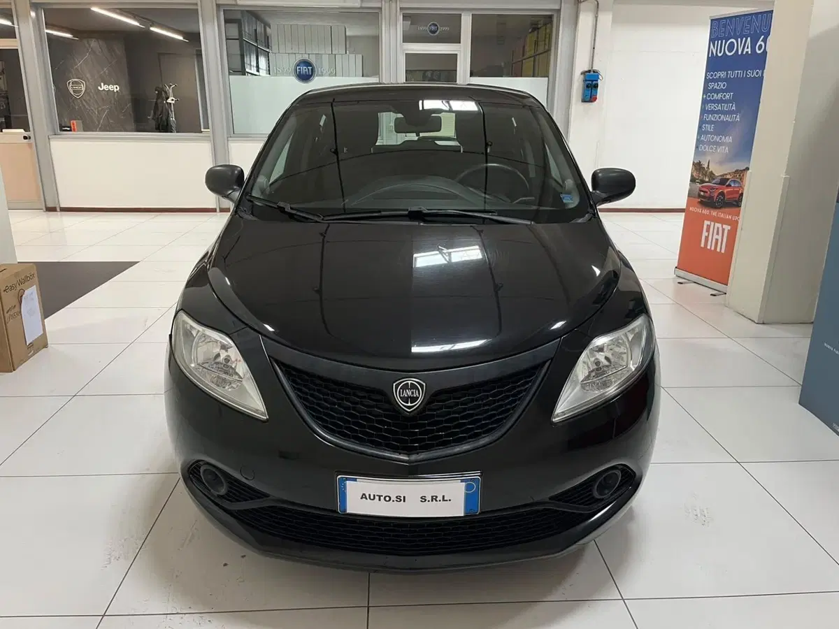 Lancia Ypsilon usata a Lucca (2)