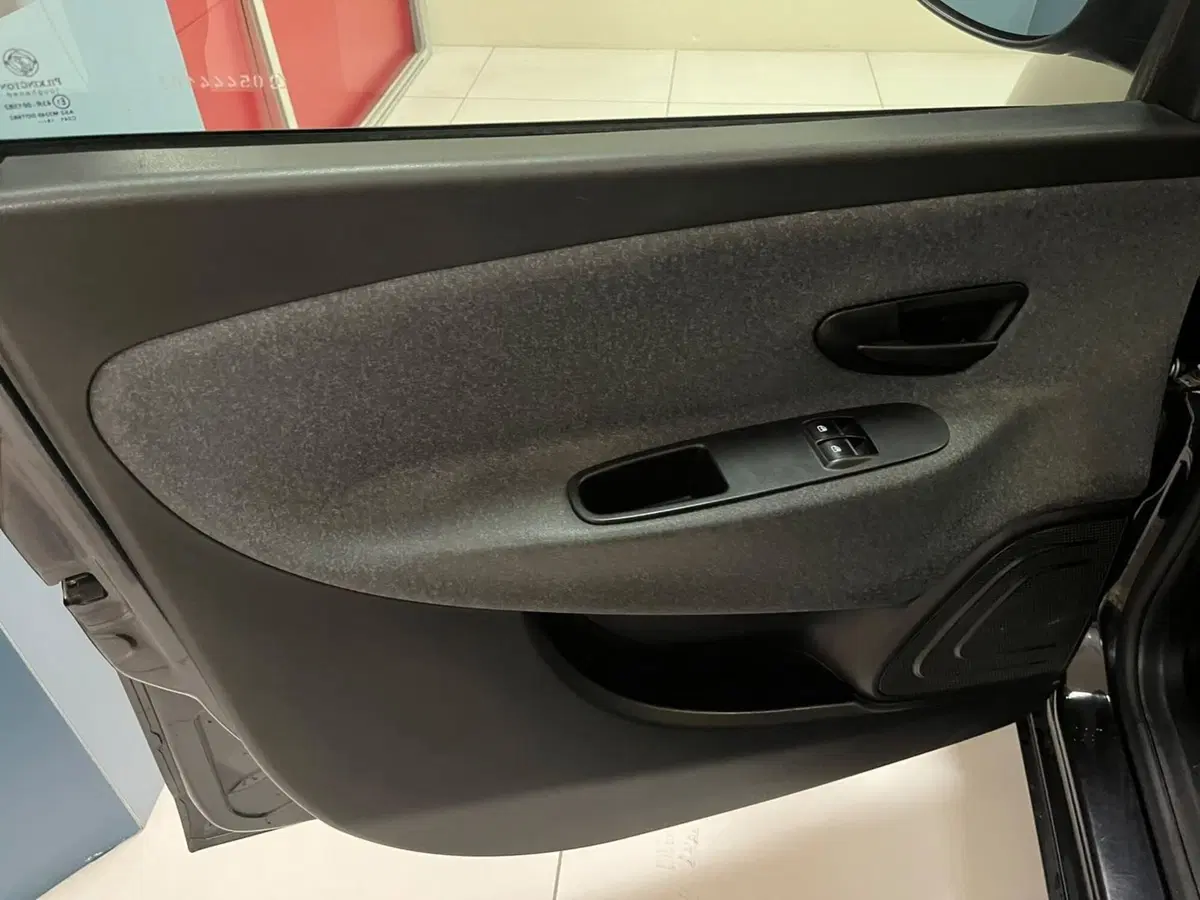 Lancia Ypsilon usata a Lucca (8)