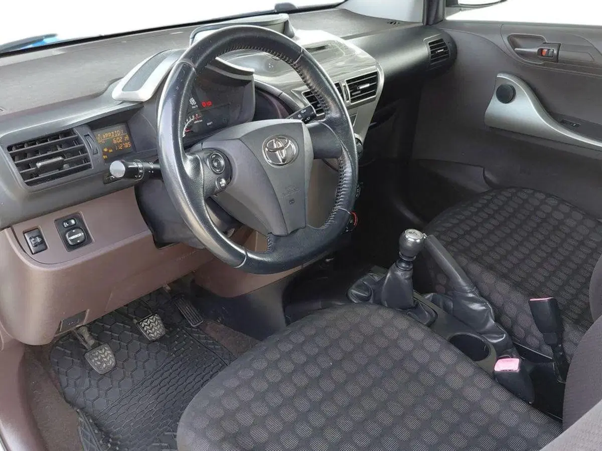 Toyota iQ usata a Cagliari (7)