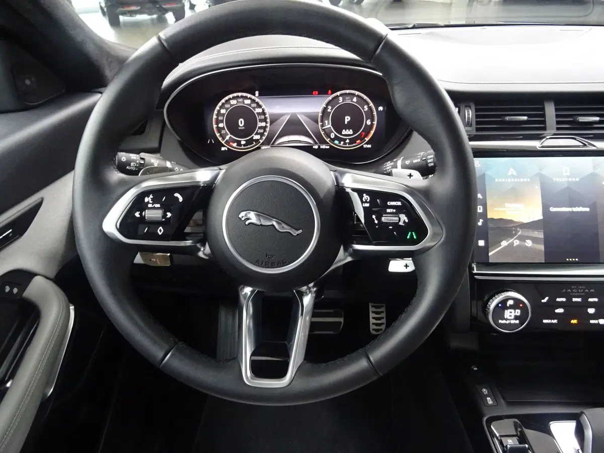 Jaguar E-Pace usata a Como (10)