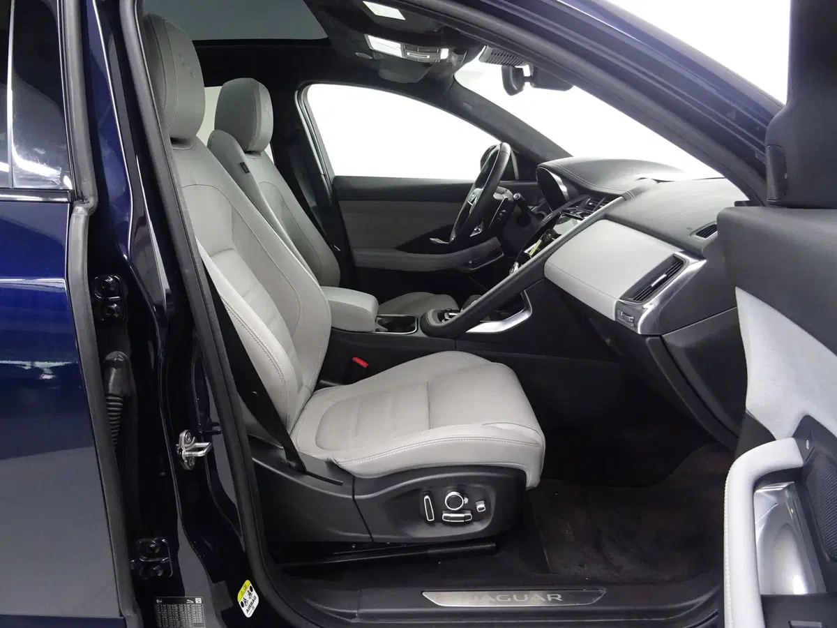 Jaguar E-Pace usata a Como (3)