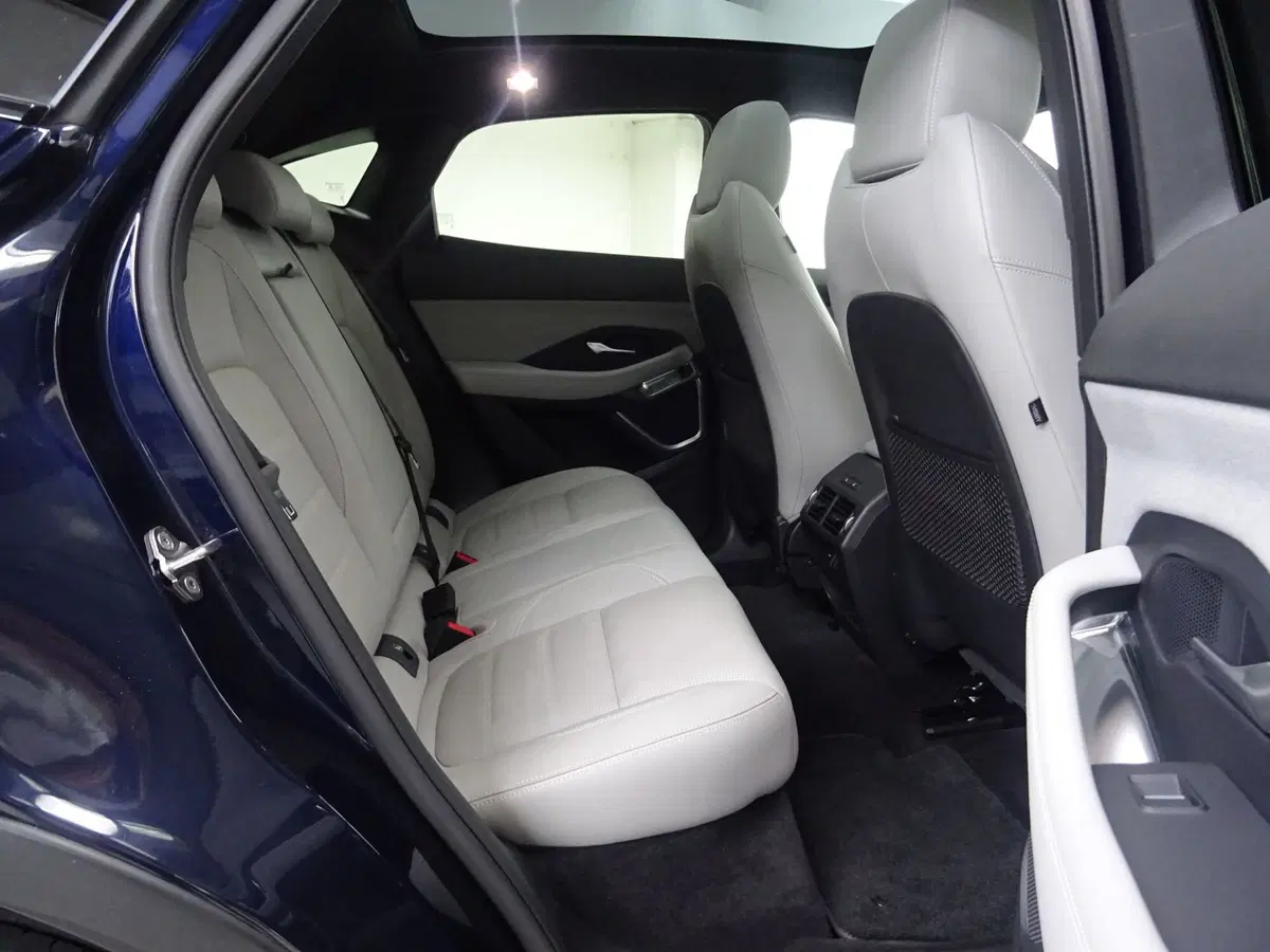 Jaguar E-Pace usata a Como (5)