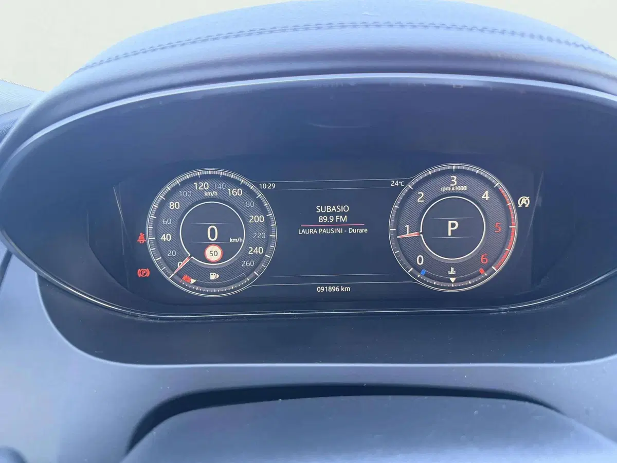 Jaguar E-Pace usata a Siena (10)