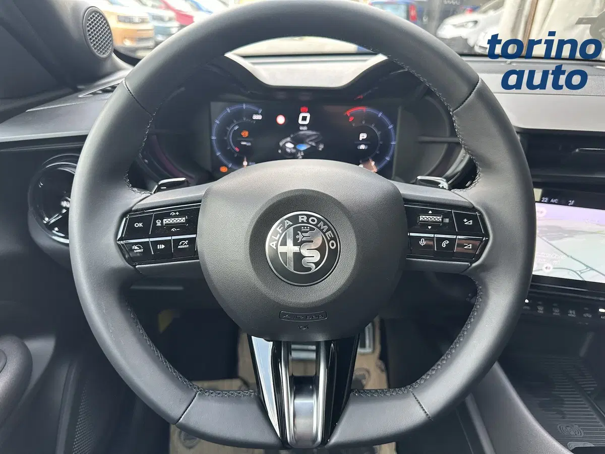 Alfa Romeo Junior nuova a Torino (17)
