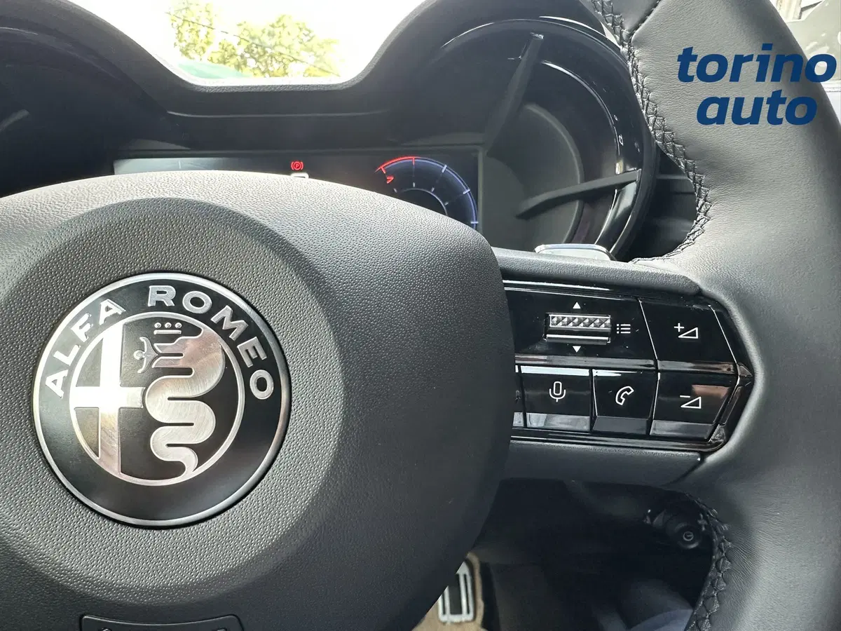 Alfa Romeo Junior nuova a Torino (19)
