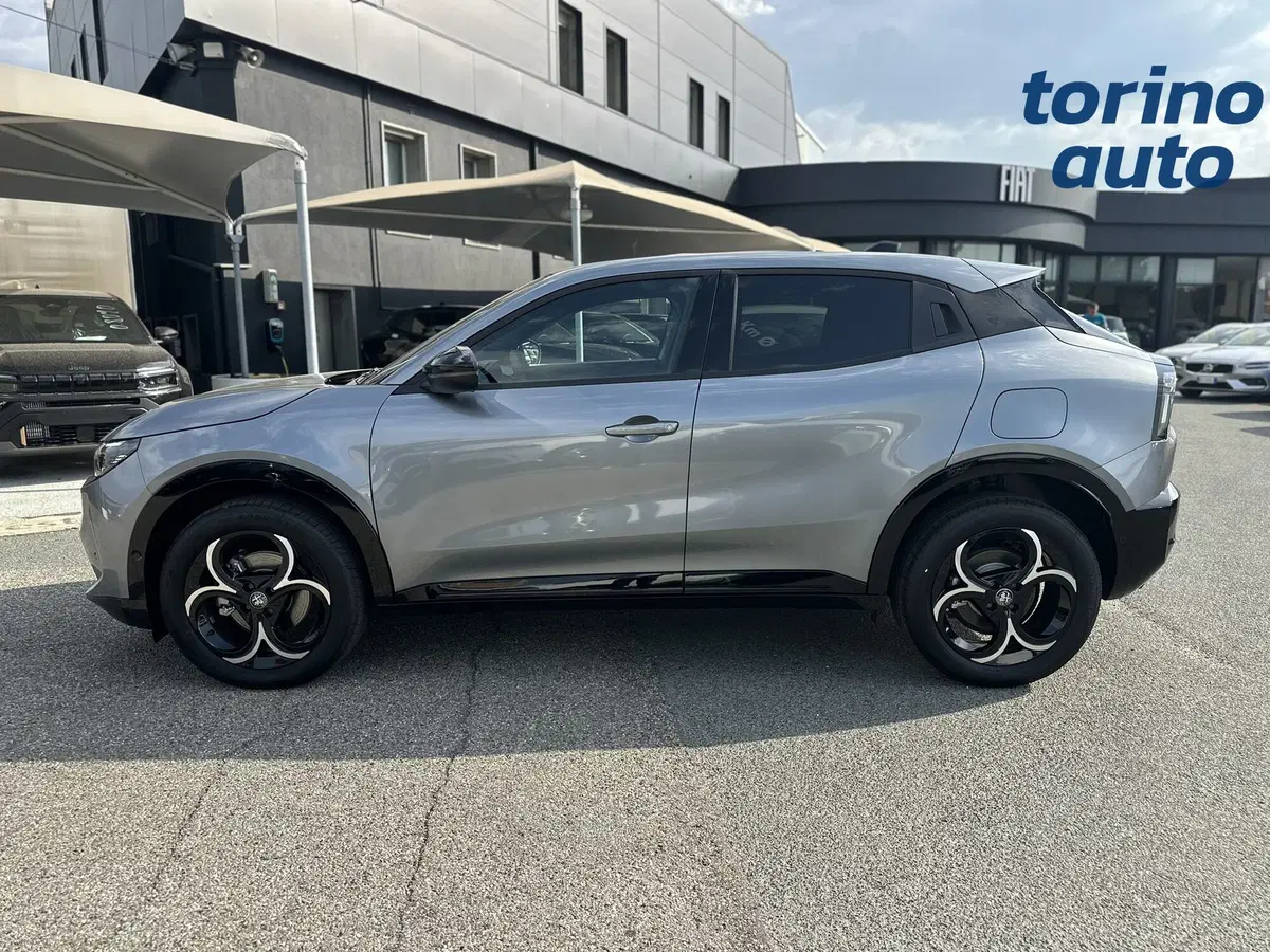 Alfa Romeo Junior nuova a Torino (4)
