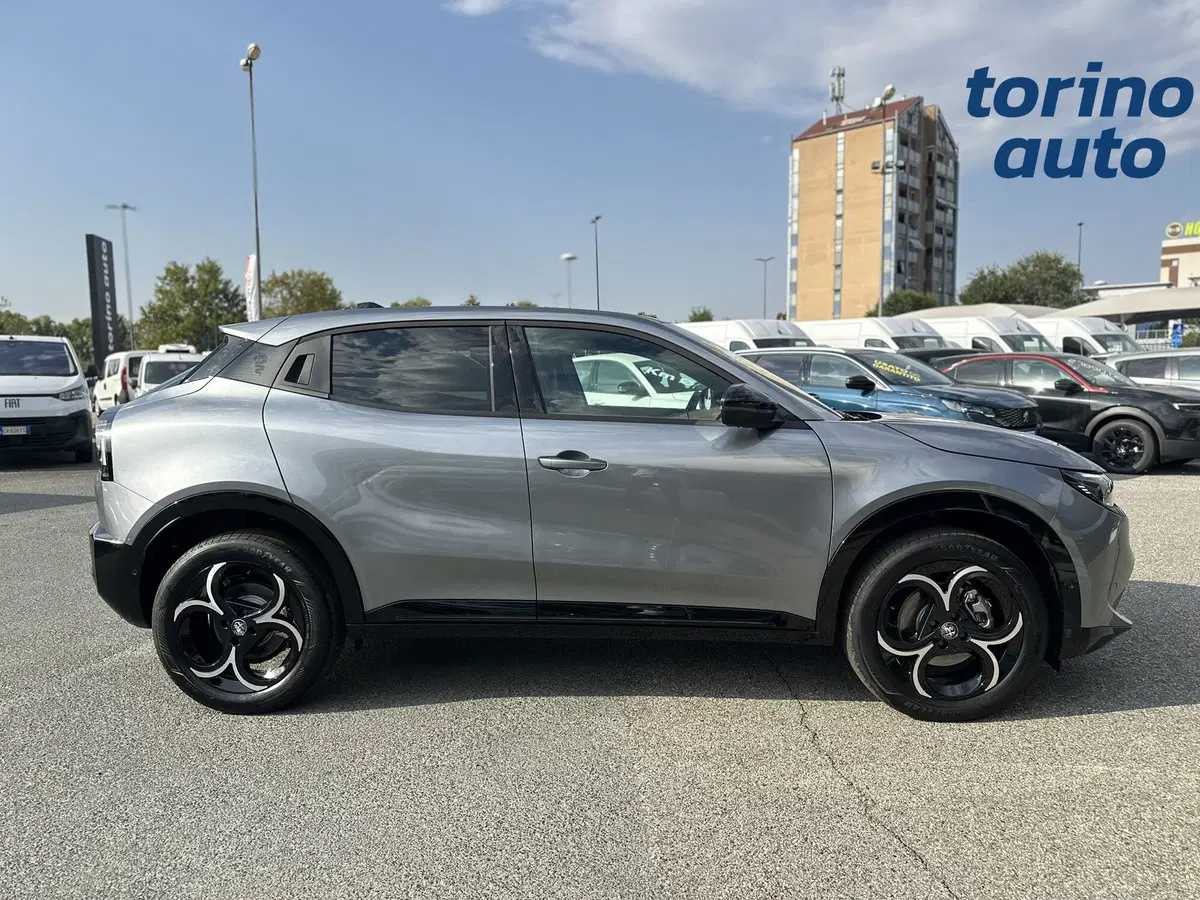 Alfa Romeo Junior nuova a Torino (8)