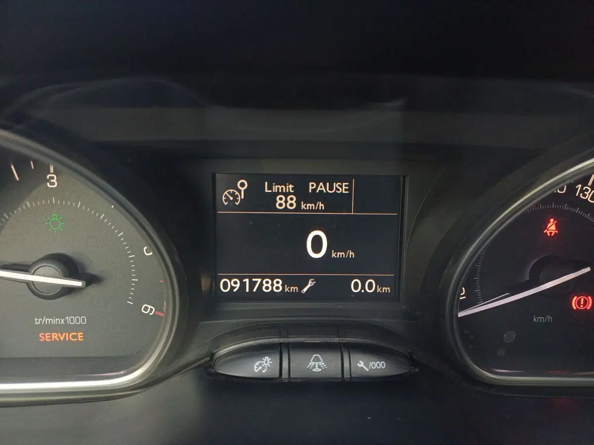 Peugeot 2008 usata a Modena (9)