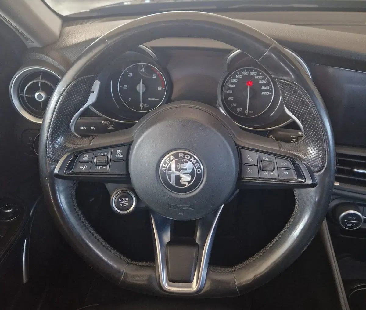 Alfa Romeo Giulia usata a Terni (12)