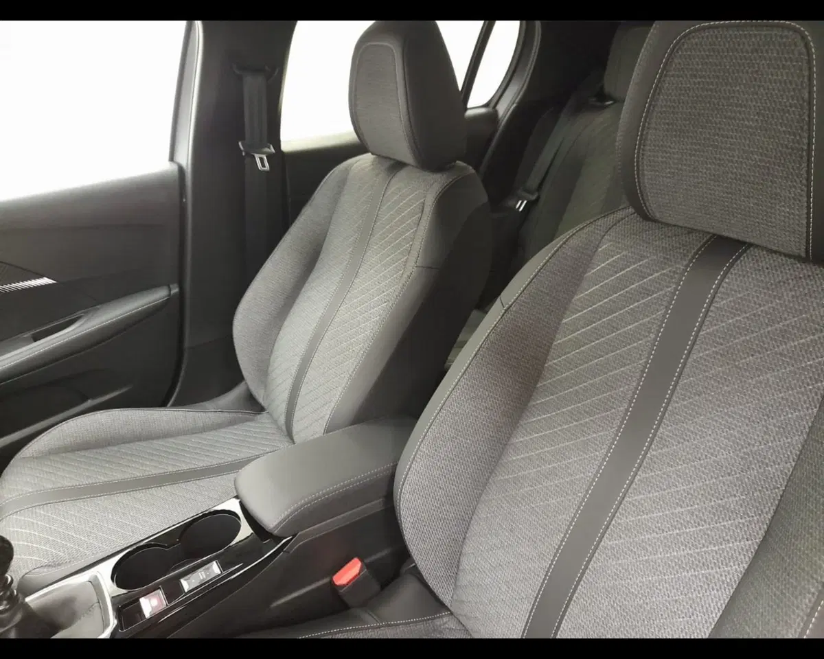 Peugeot 208 nuova a Imperia (19)