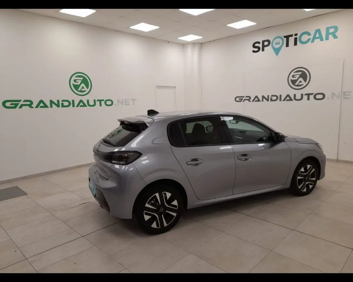 Peugeot 208 nuova a Imperia (7)