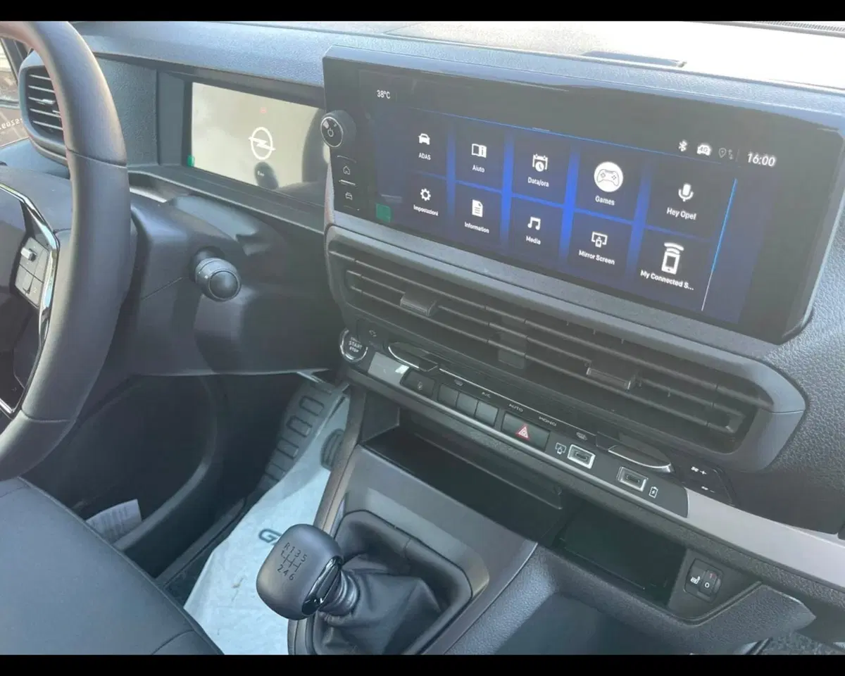 Opel Vivaro Furgone nuova a Alessandria (18)