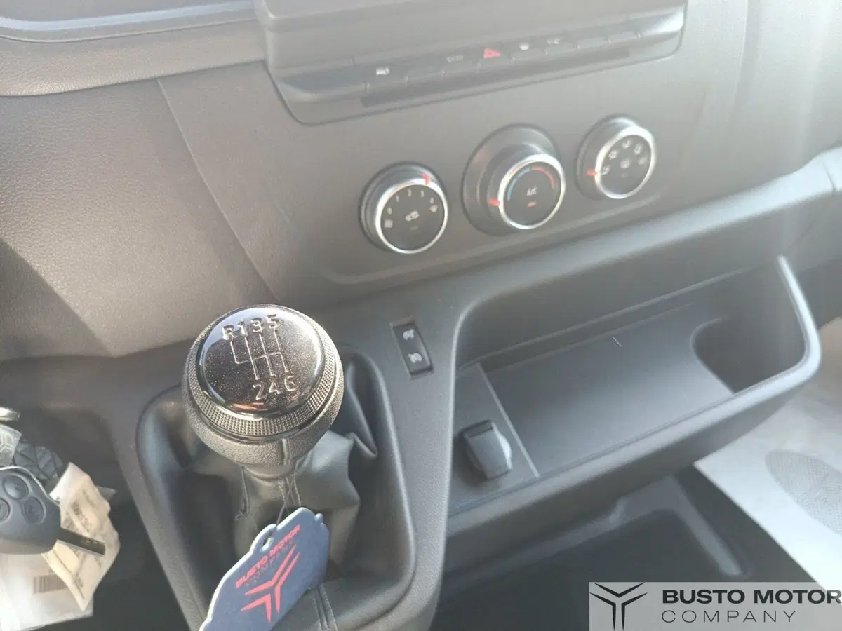 Nissan Interstar Furgone usata a Varese (14)