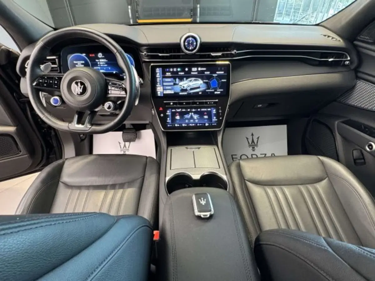 Maserati Grecale usata a Torino (10)